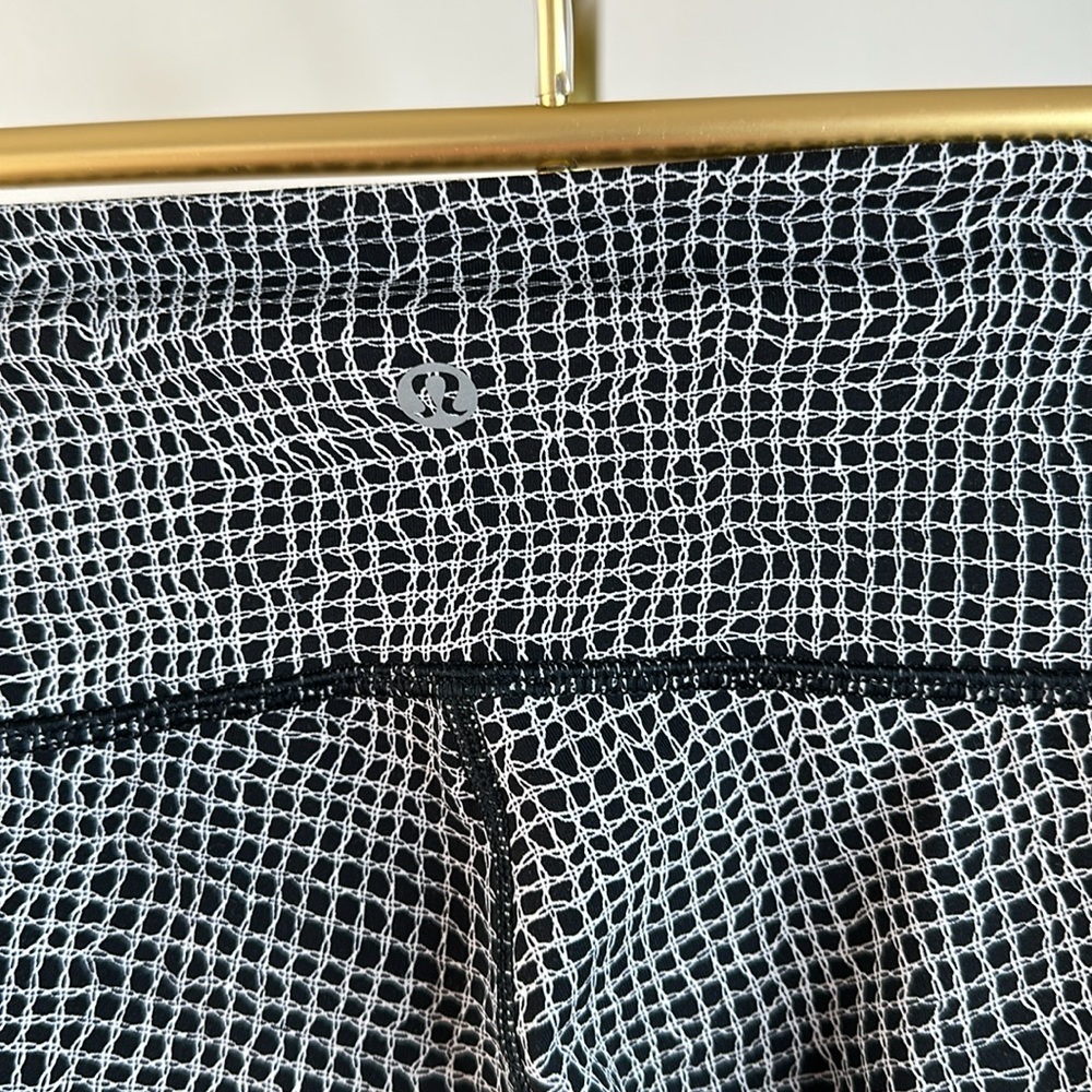 125. Lululemon Wunder Under Pant III
Fall Net White Black - Picture 7 of 9